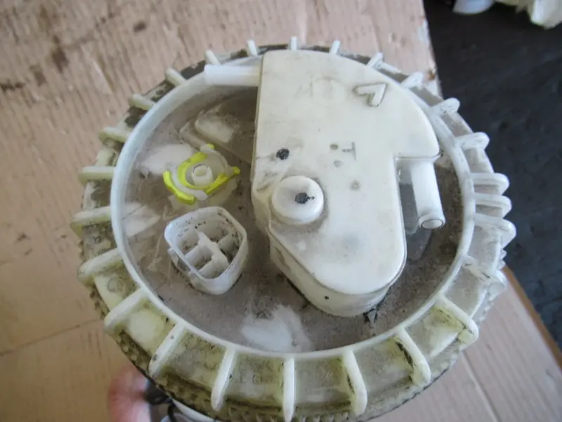 Pompe à essence électrique