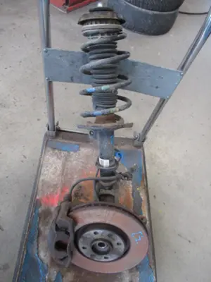 Federbein vorne links