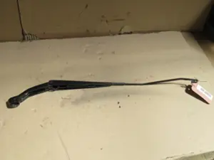 Wischerarm vorne links