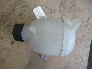 Wasserbehälter Motorraum