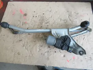 Moteur essuie-glace avant