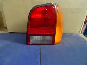 Feu arrière droit