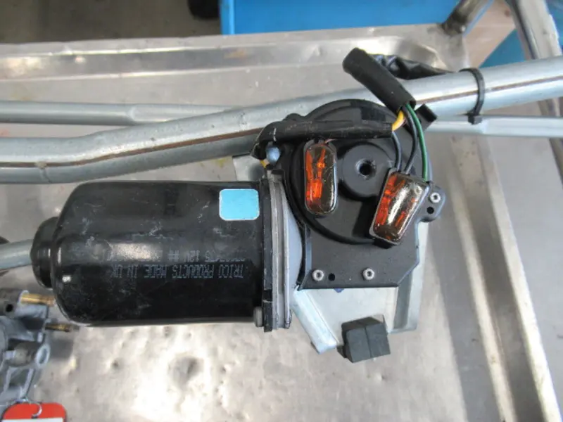 Moteur essuie-glace avant