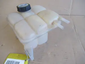 Wasserbehälter Motorraum