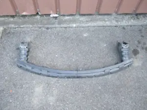 Stossstangenhalter vorne