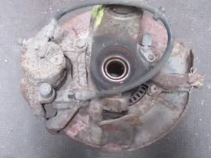 Achsschenkel vorne links