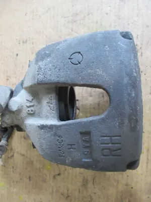 Étrier de frein avant droit