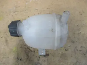 Wasserbehälter Motorraum