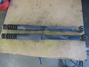 Stossdämpfer hinten