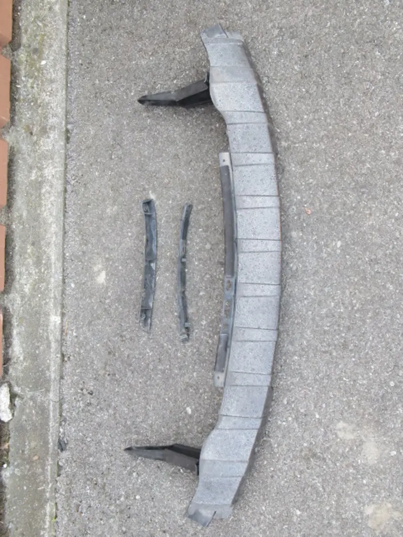 Stossstangenhalter vorne