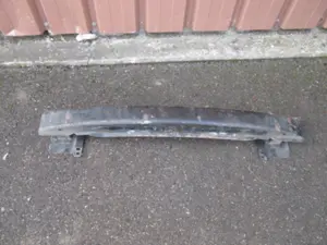 Stossstangenhalter vorne