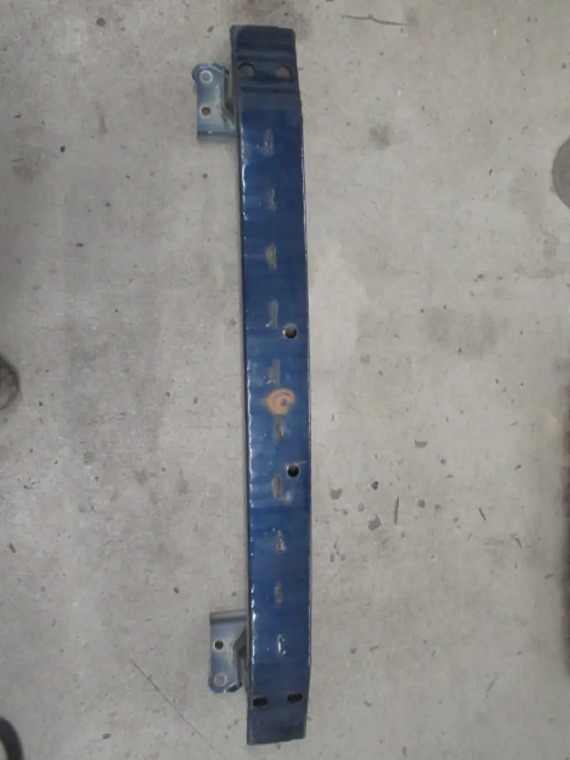 Stossstangenhalter vorne