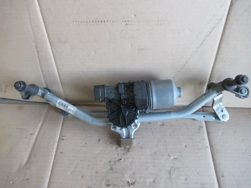 Moteur essuie-glace avant