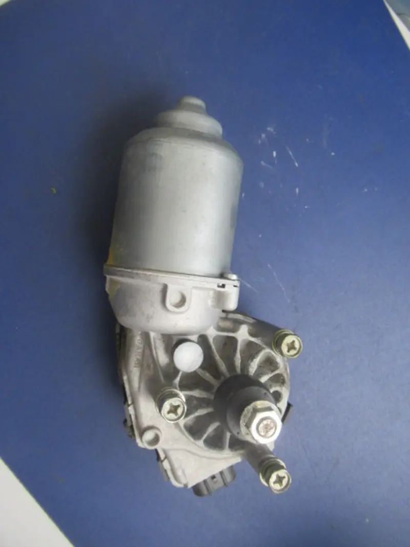 Moteur essuie-glace avant