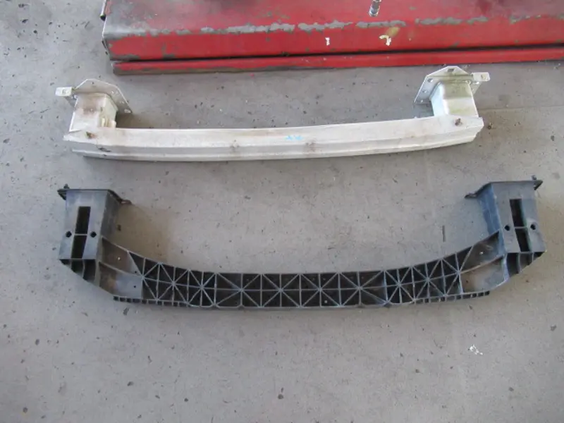Stossstangenhalter vorne
