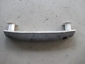 Stossstangenhalter vorne