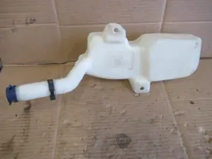 Wasserbehälter Motorraum