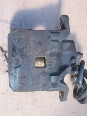 Étrier de frein avant gauche