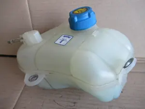 Wasserbehälter Motorraum