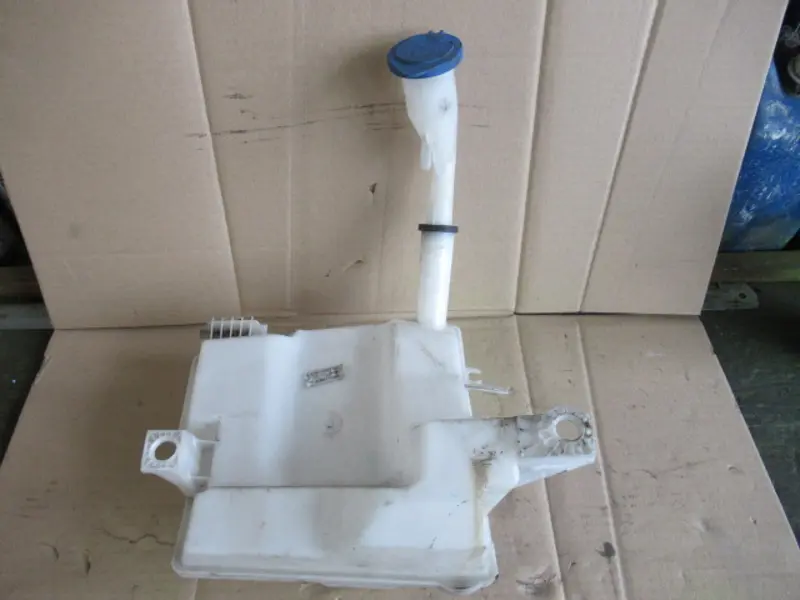 Réservoir d'eau compartiment moteur