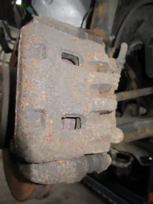 Bremszange vorne links