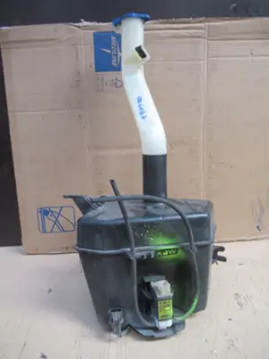 Wasserbehälter Motorraum