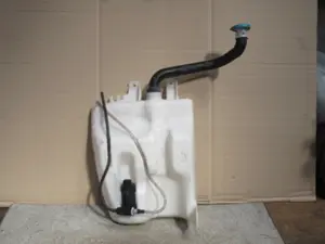 Wasserbehälter Motorraum