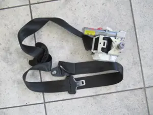 Gurtstraffer vorne