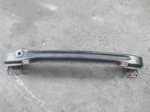 Stossstangenhalter vorne