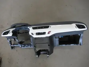 Armaturenbrett Airbag