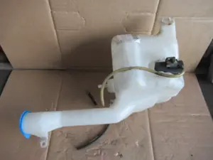 Wasserbehälter Motorraum