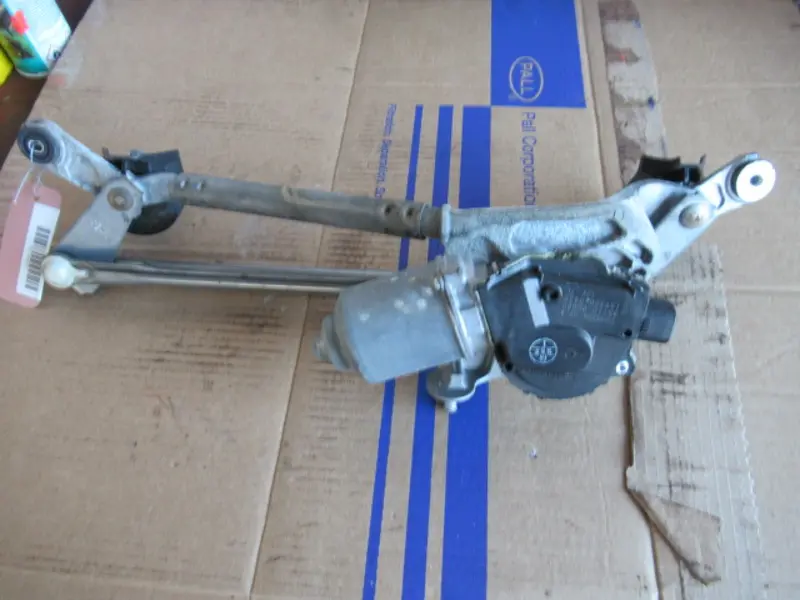 Wischermotor vorne