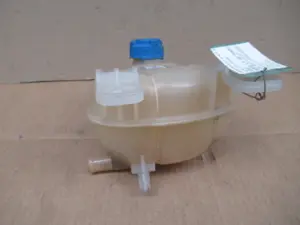 Wasserbehälter Motorraum