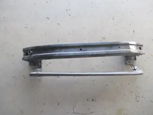 Stossstangenhalter vorne