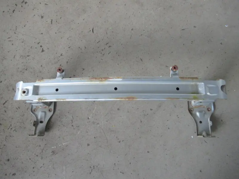 Stossstangenhalter vorne