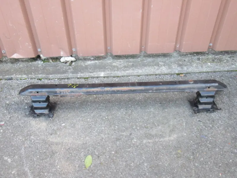 Stossstangenhalter vorne