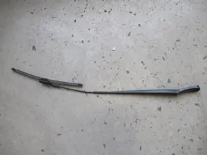 Wischerarm vorne links