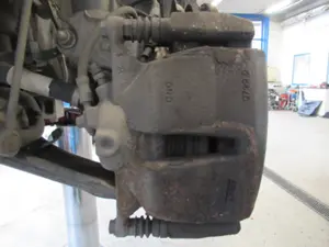 Bremszange vorne links