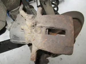 Bremszange hinten links