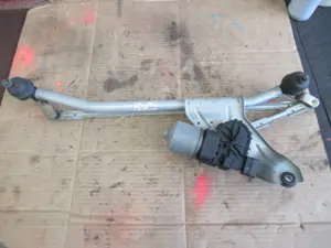 Moteur essuie-glace avant