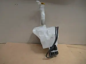 Wasserbehälter Motorraum