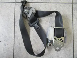 Gurtstraffer vorne