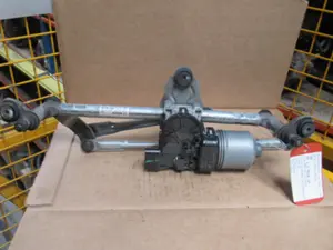 Moteur essuie-glace avant