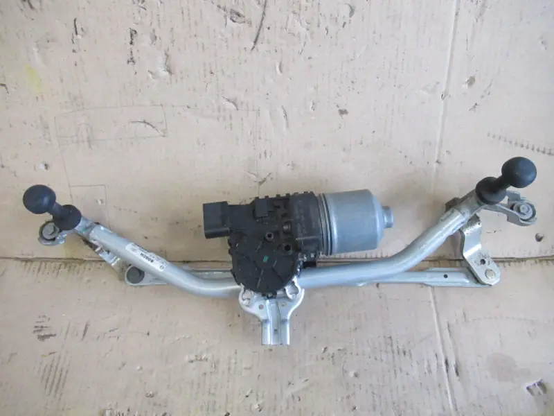 Moteur essuie-glace avant