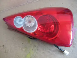 Feu arrière droit