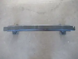 Stossstangenhalter vorne