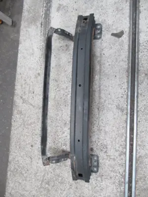 Stossstangenhalter vorne