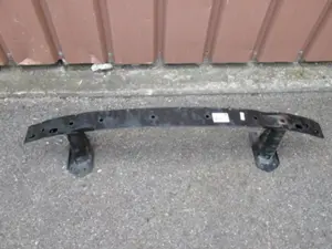 Stossstangenhalter vorne