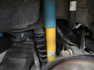 Stossdämpfer hinten