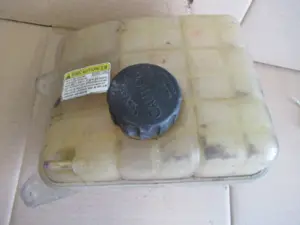 Wasserbehälter Motorraum